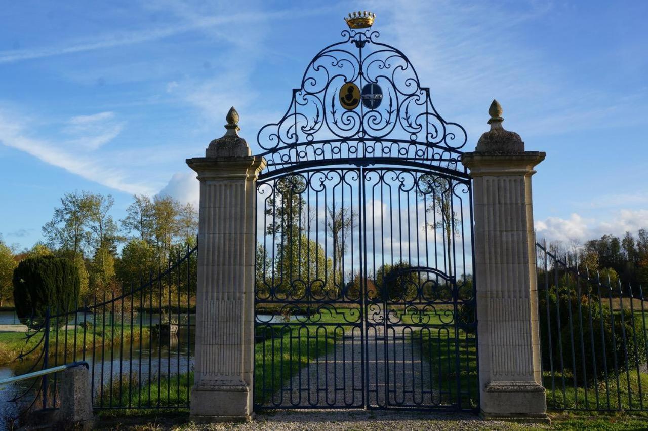 Chateau De Vitry-La-Ville Exterior foto